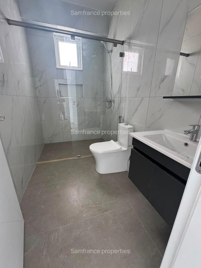 Serviced 2 Bed Apartment with En Suite at Links Road - 12