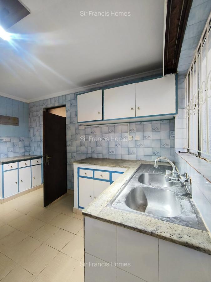 Serviced 3 Bed Apartment with En Suite in Kilimani - 11