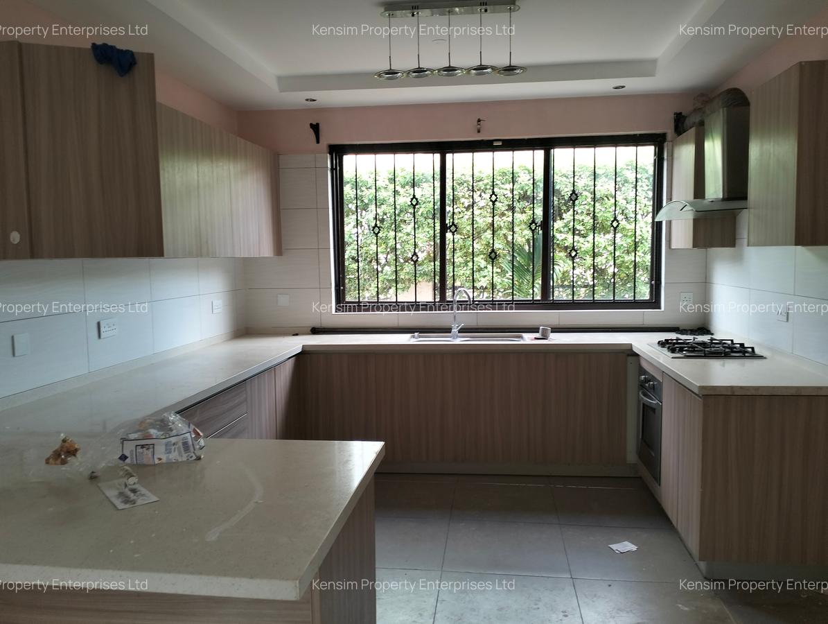 4 Bed Townhouse with En Suite in Lavington - 2