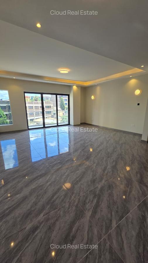 3 Bed Apartment with En Suite in Parklands - 9
