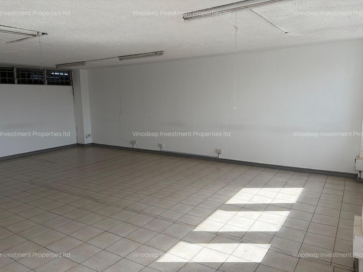 600 ft² Commercial Property with Service Charge Included at Baricho Road - 2