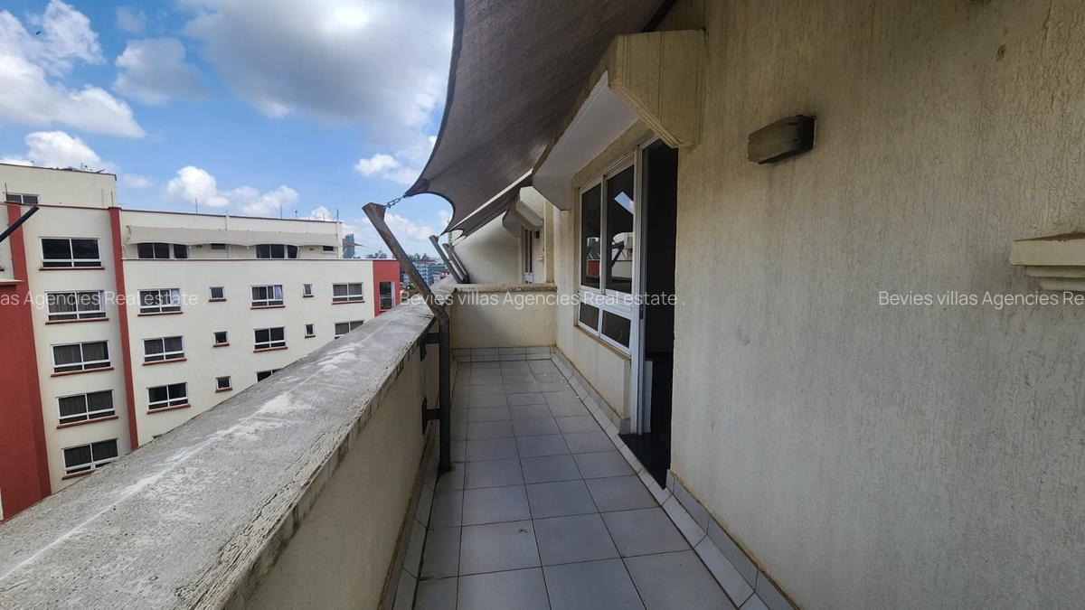 3 Bed Apartment with En Suite at Brookside - 7