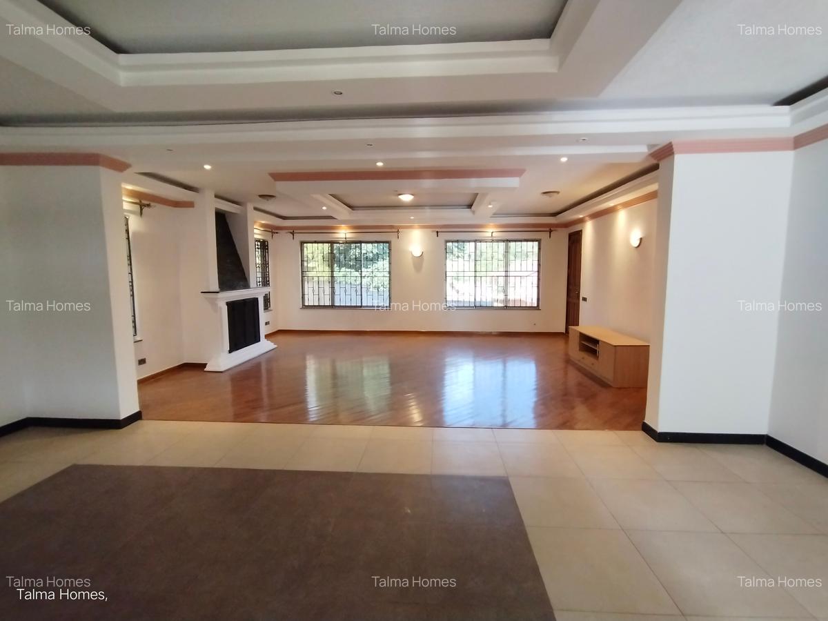 4 Bed Townhouse with En Suite at Near The Westgate - 2