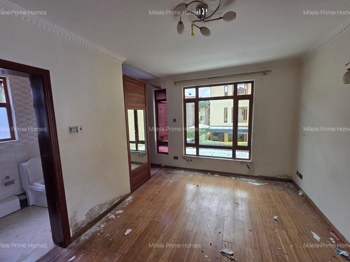 5 Bed Villa with En Suite in Lavington - 8