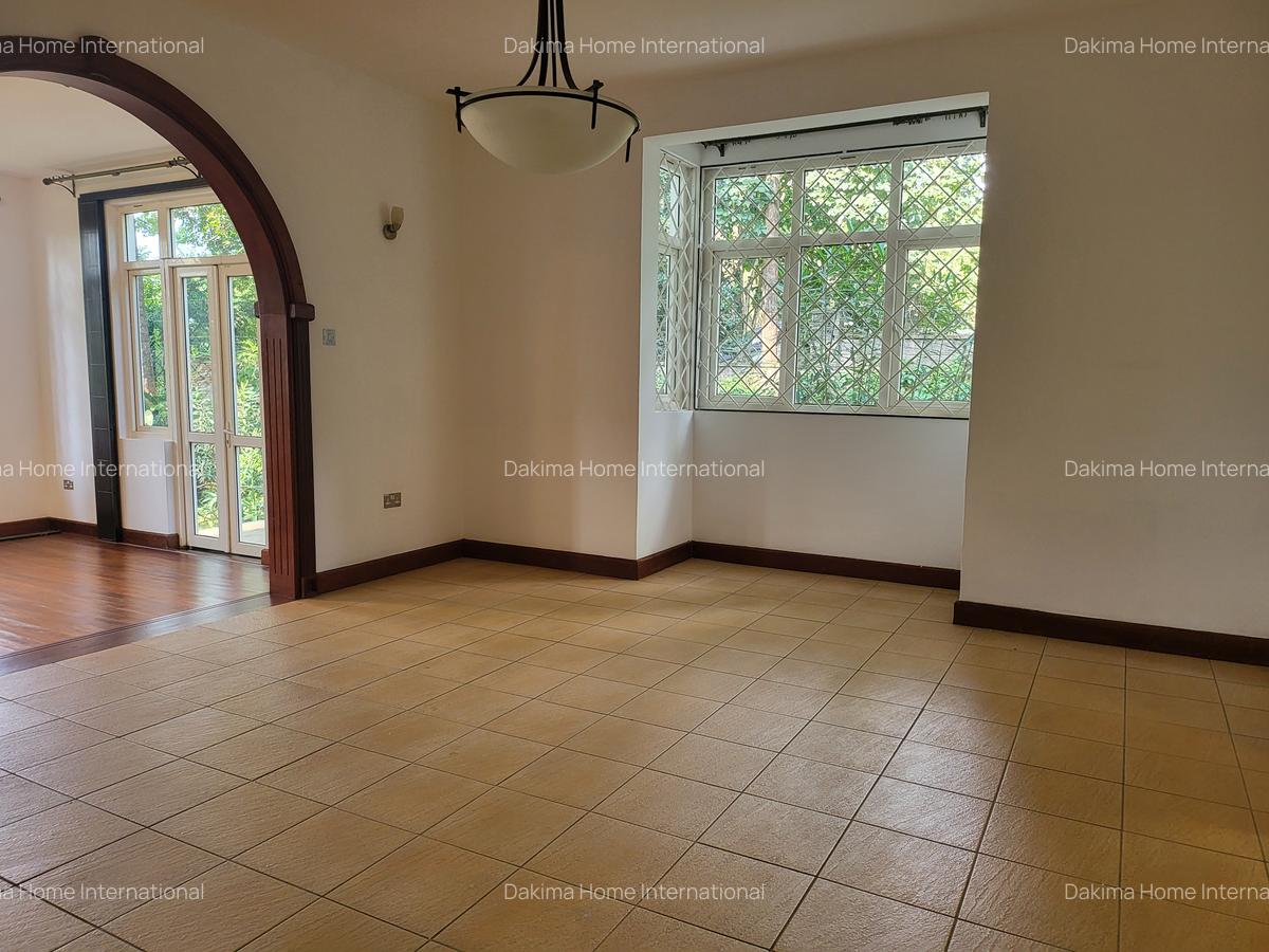 5 Bed Townhouse with En Suite in Rosslyn - 4