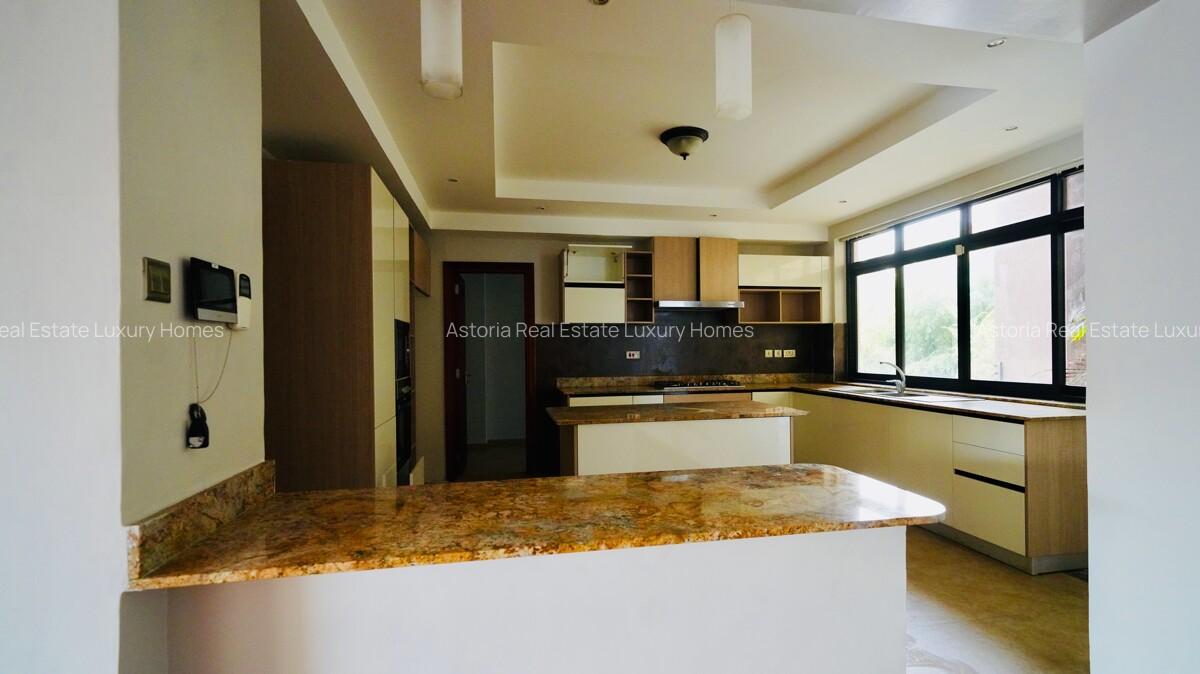 4 Bed Apartment with En Suite at 2026-535 - 13