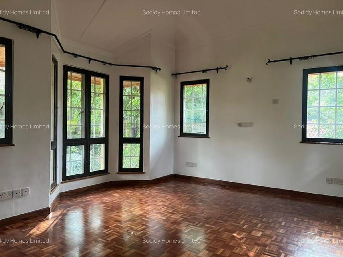 5 Bed Townhouse with En Suite in Rosslyn - 14