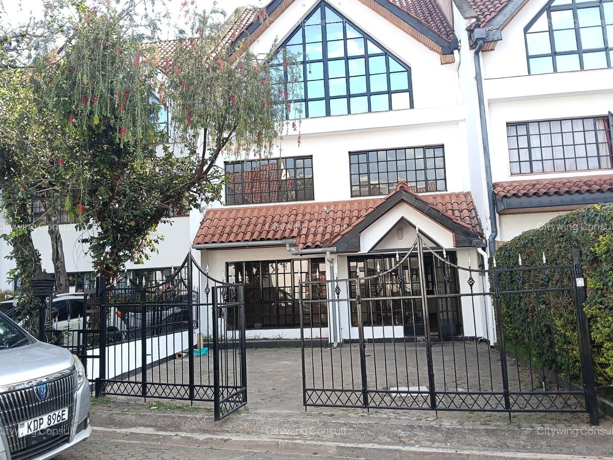 5 Bed Townhouse with En Suite at School Lane - 1
