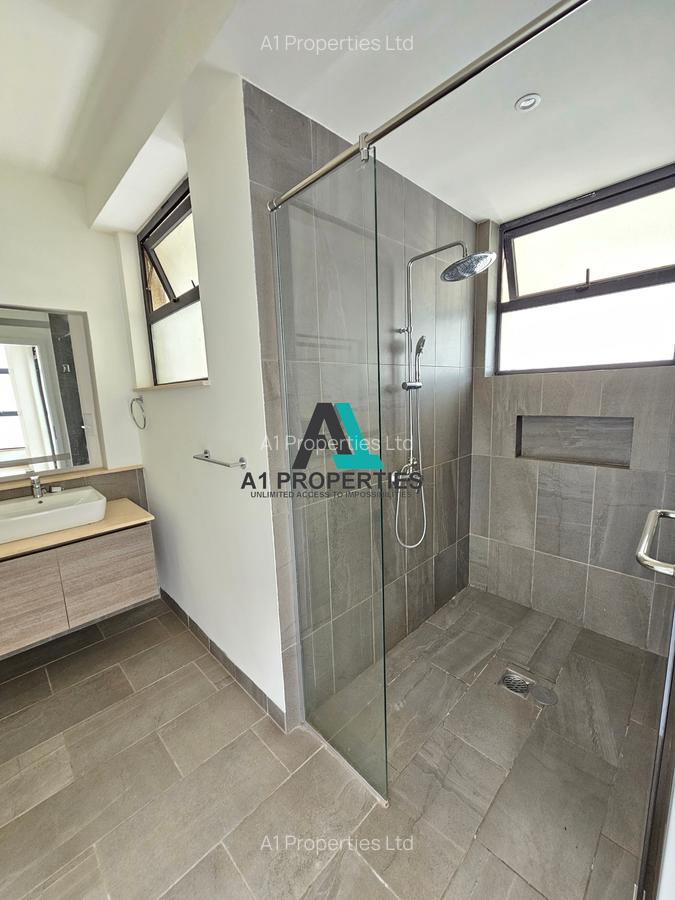 4 Bed Apartment with En Suite in Riverside - 9