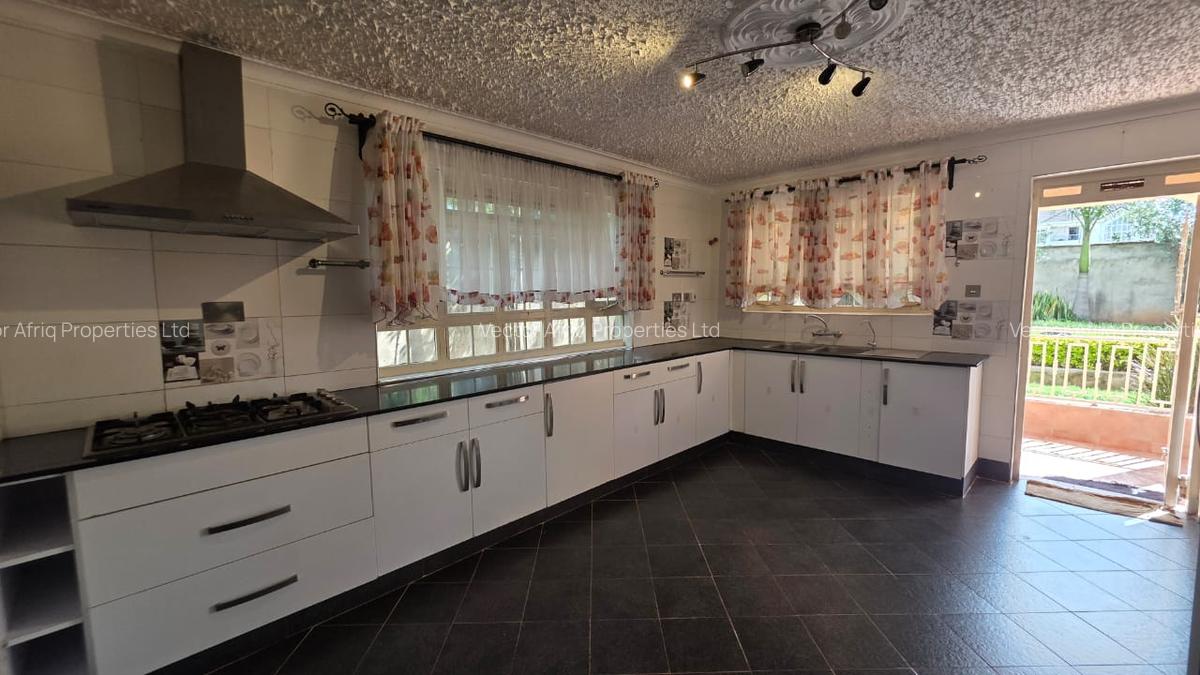 5 Bed Townhouse with En Suite in Kitengela - 11