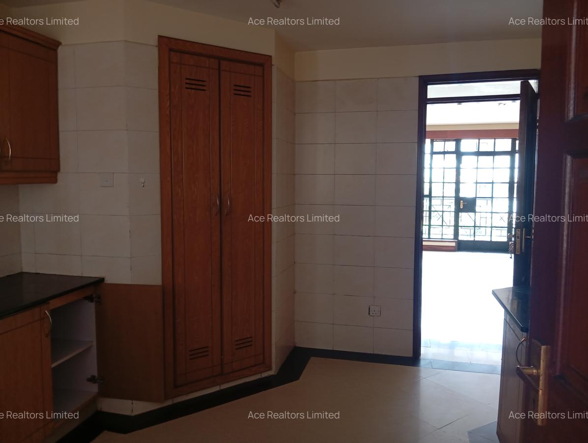 3 Bed Apartment with En Suite at Valley Arcade - 4