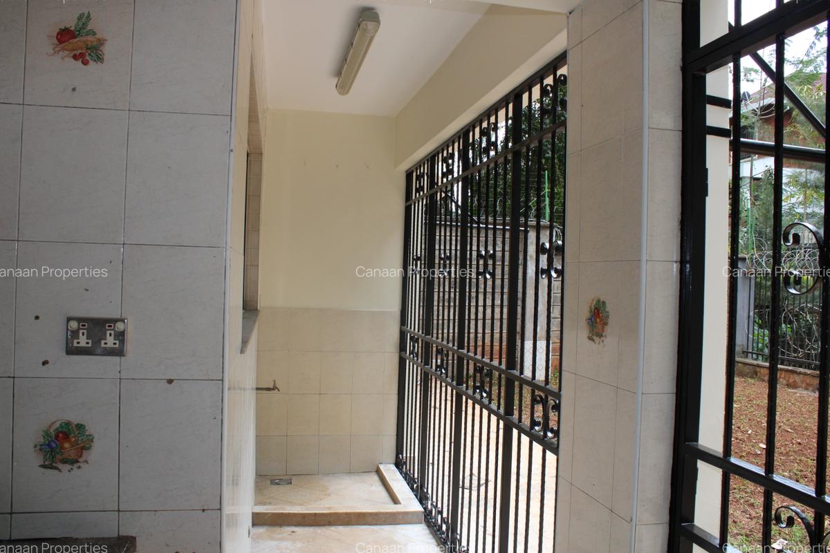 4 Bed Villa with En Suite in Westlands Area - 14