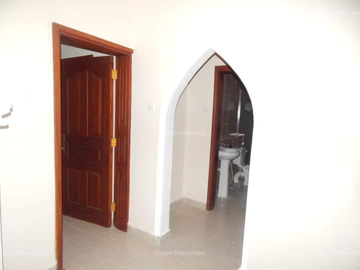 3 Bed Apartment with En Suite at Bungalows Road - 5