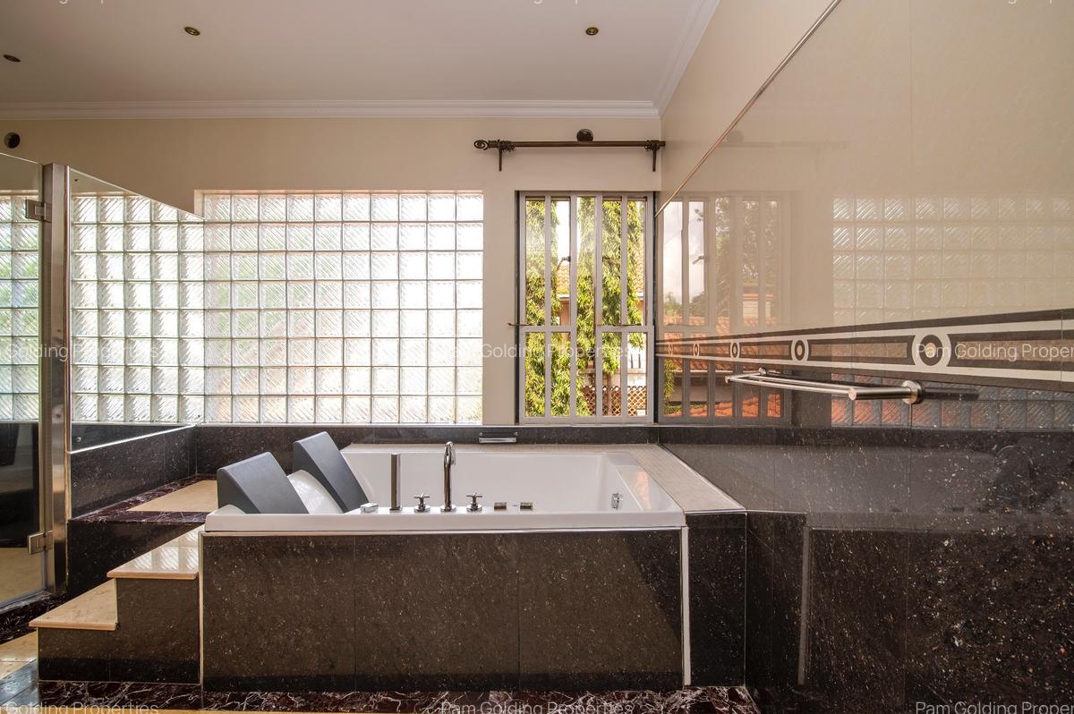 5 Bed House with En Suite in Runda - 17