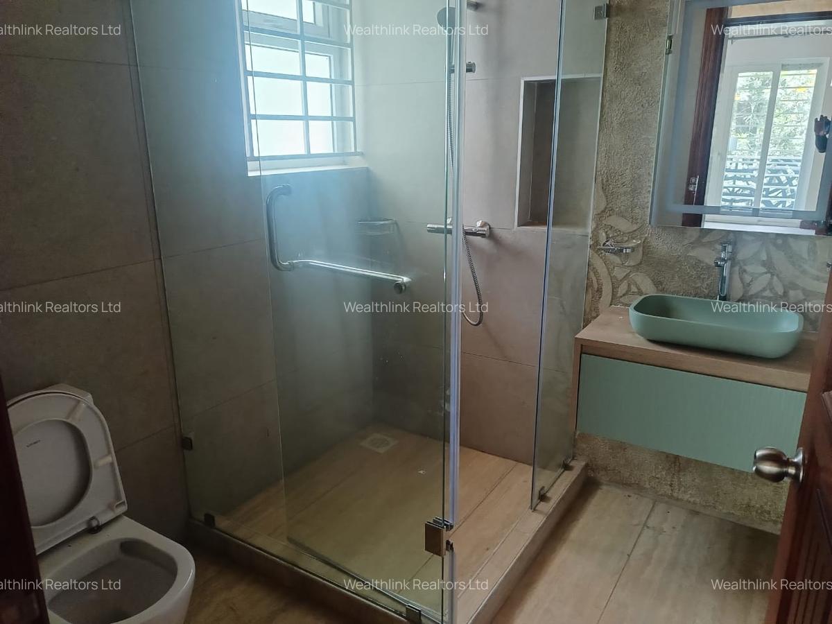 5 Bed Townhouse with En Suite at Lonetree - 10