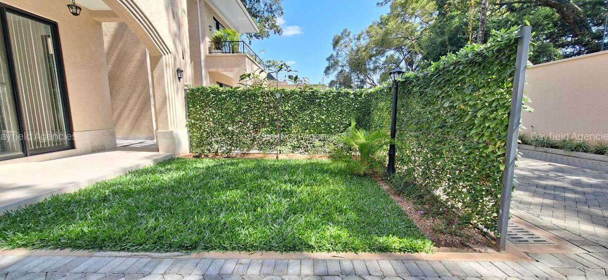 5 Bed House with En Suite in Lavington - 2