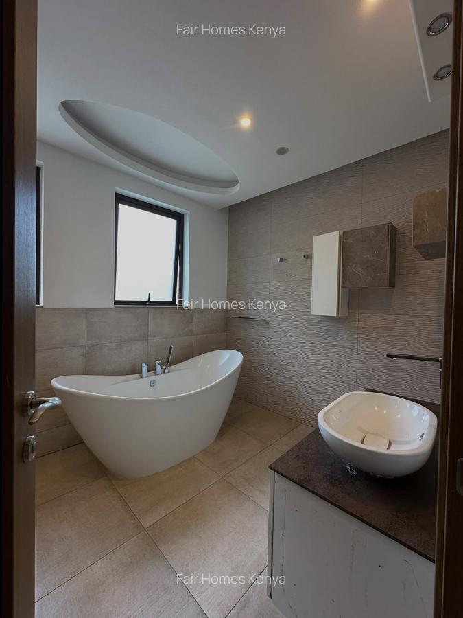 5 Bed Townhouse with En Suite at Lavington Green - 8