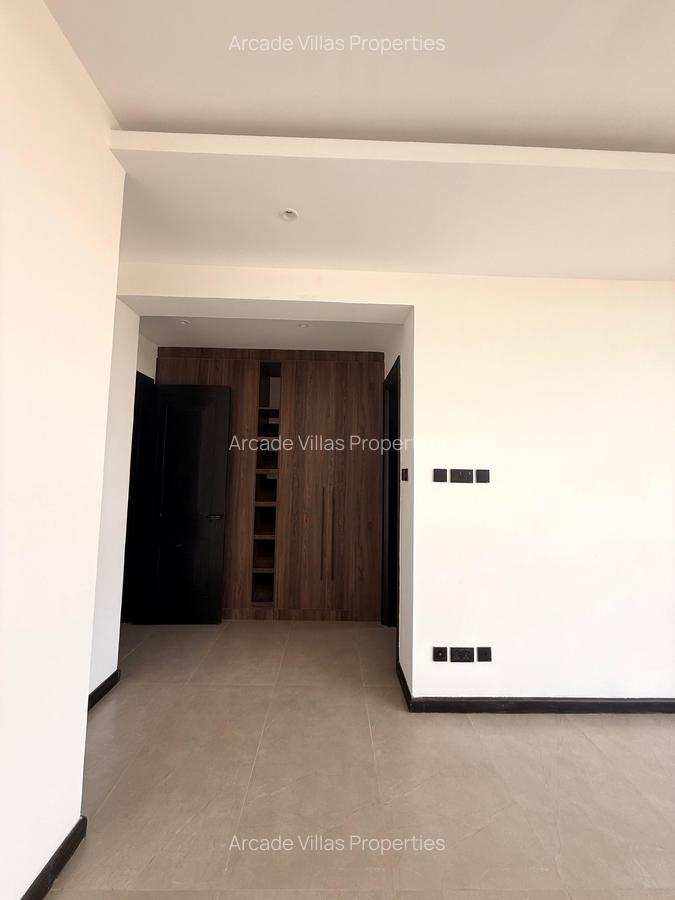 3 Bed Apartment with En Suite in Riverside - 11