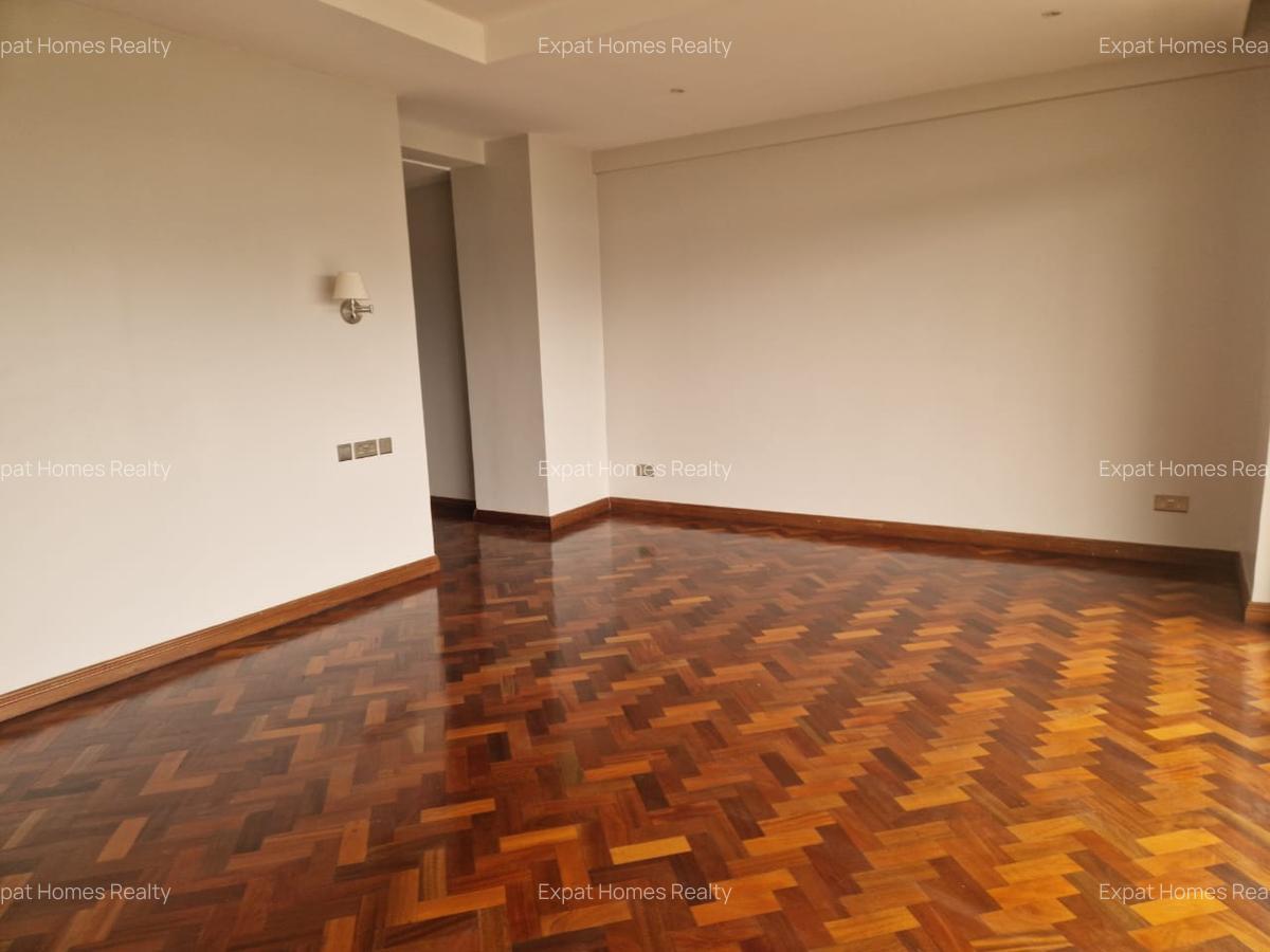 4 Bed Apartment with En Suite in Riverside - 3