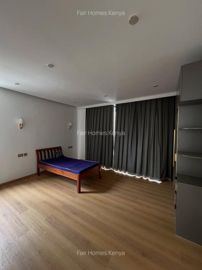 5 Bed Townhouse with En Suite at Lavington Green - 13