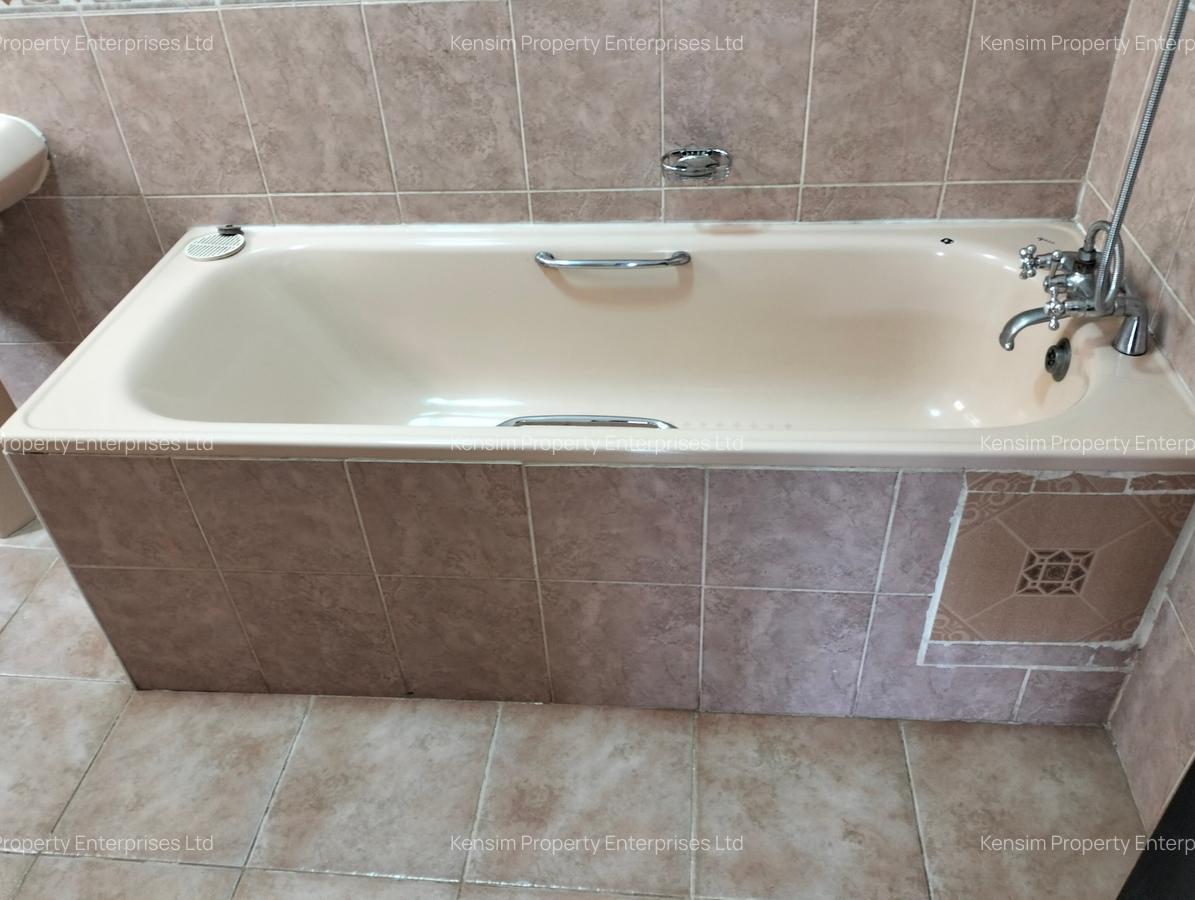5 Bed Townhouse with En Suite in Lavington - 17