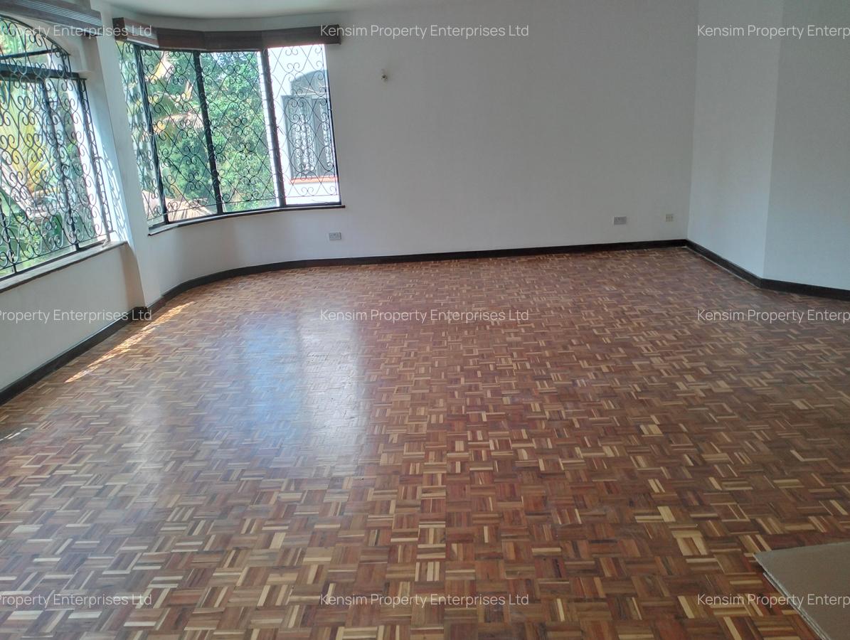 5 Bed Townhouse with En Suite in Nyari - 19