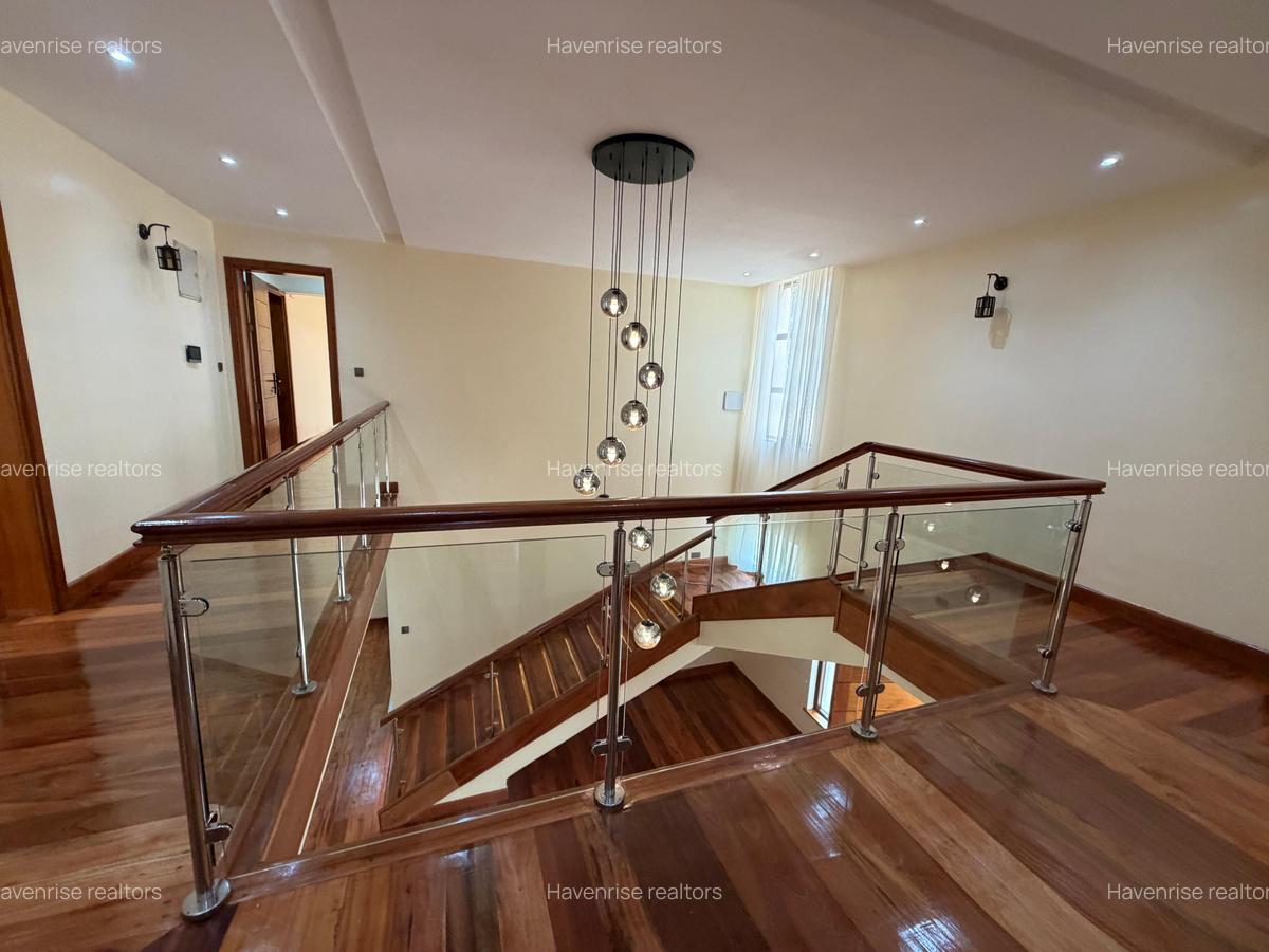 5 Bed House with En Suite at Rosslyn - 15
