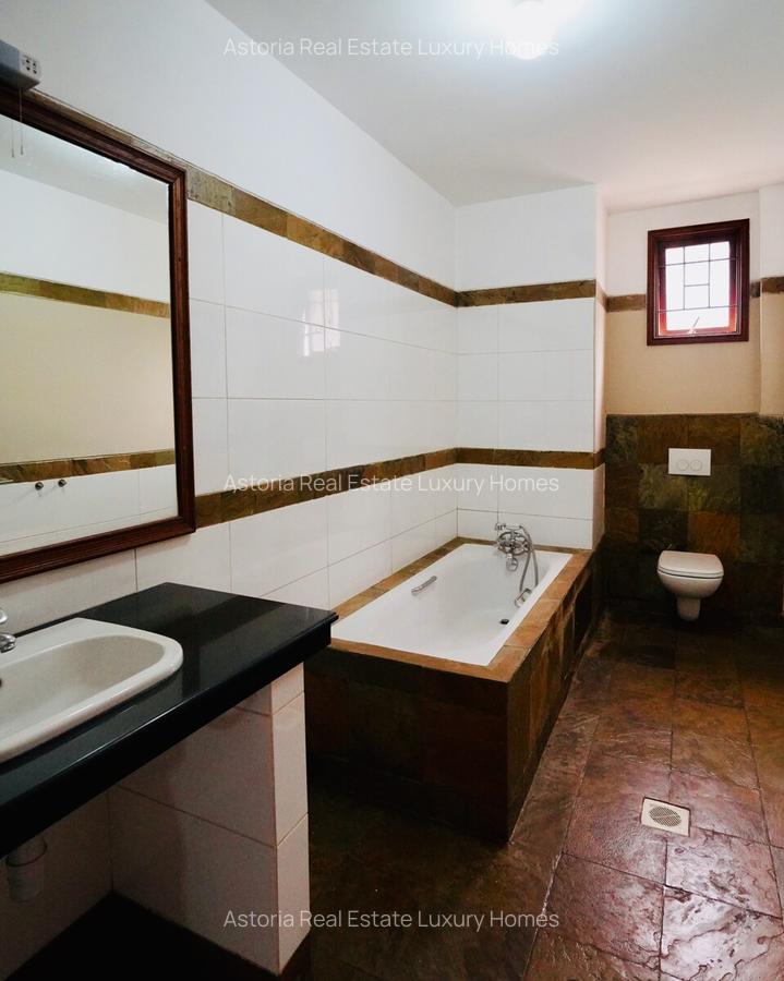 3 Bed Apartment with En Suite at 2026-536 3 Bed - 17