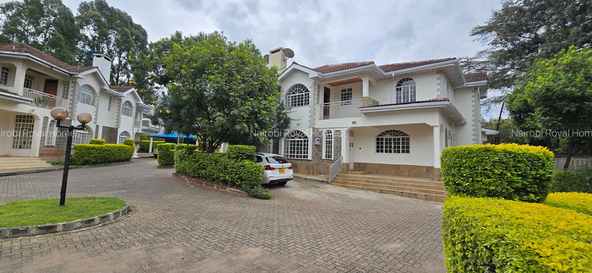 5 Bed Townhouse with En Suite at Lavington Green - 4