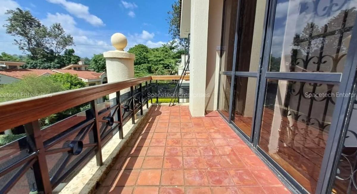 4 Bed Townhouse with En Suite in Spring Valley - 2