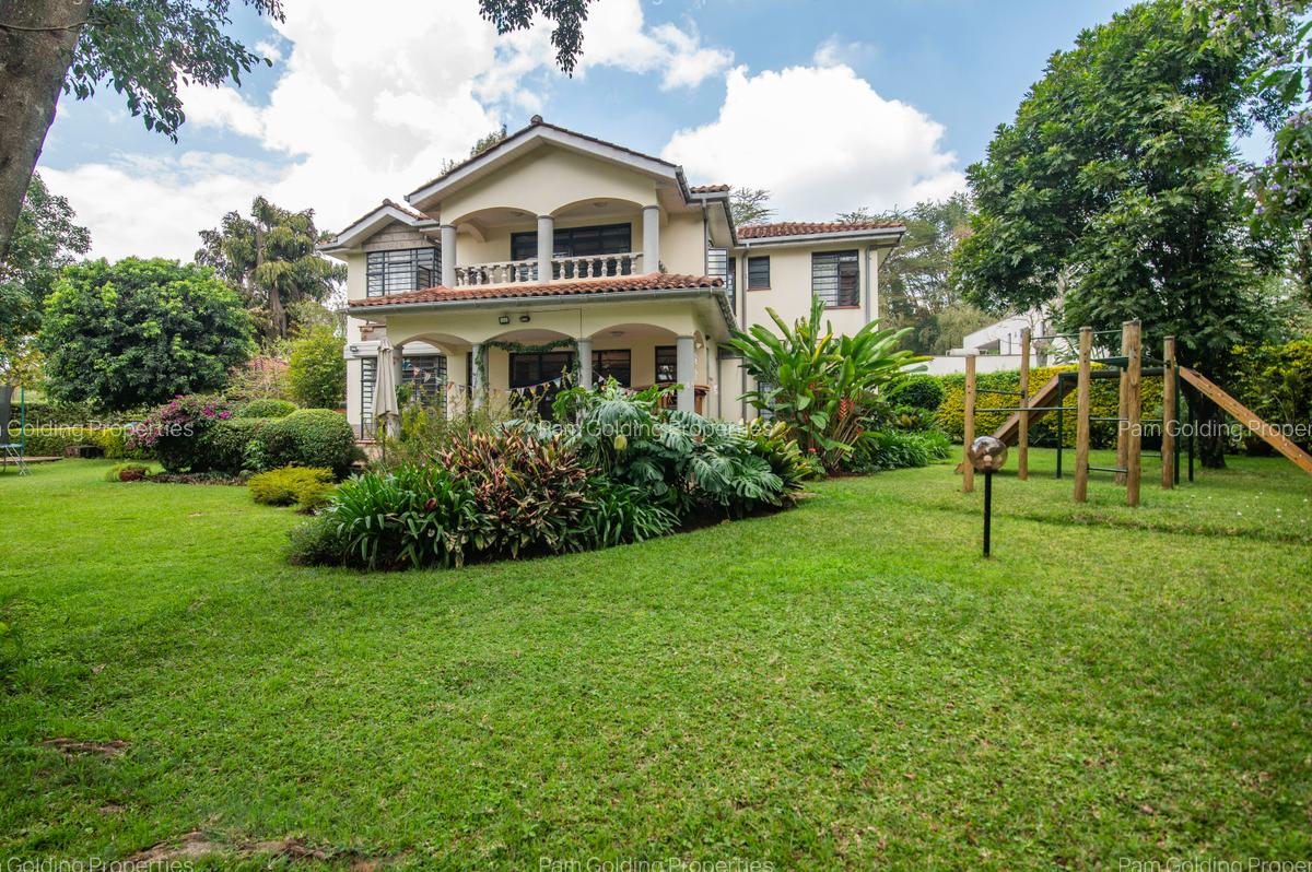 5 Bed House with Swimming Pool in Nyari - 1