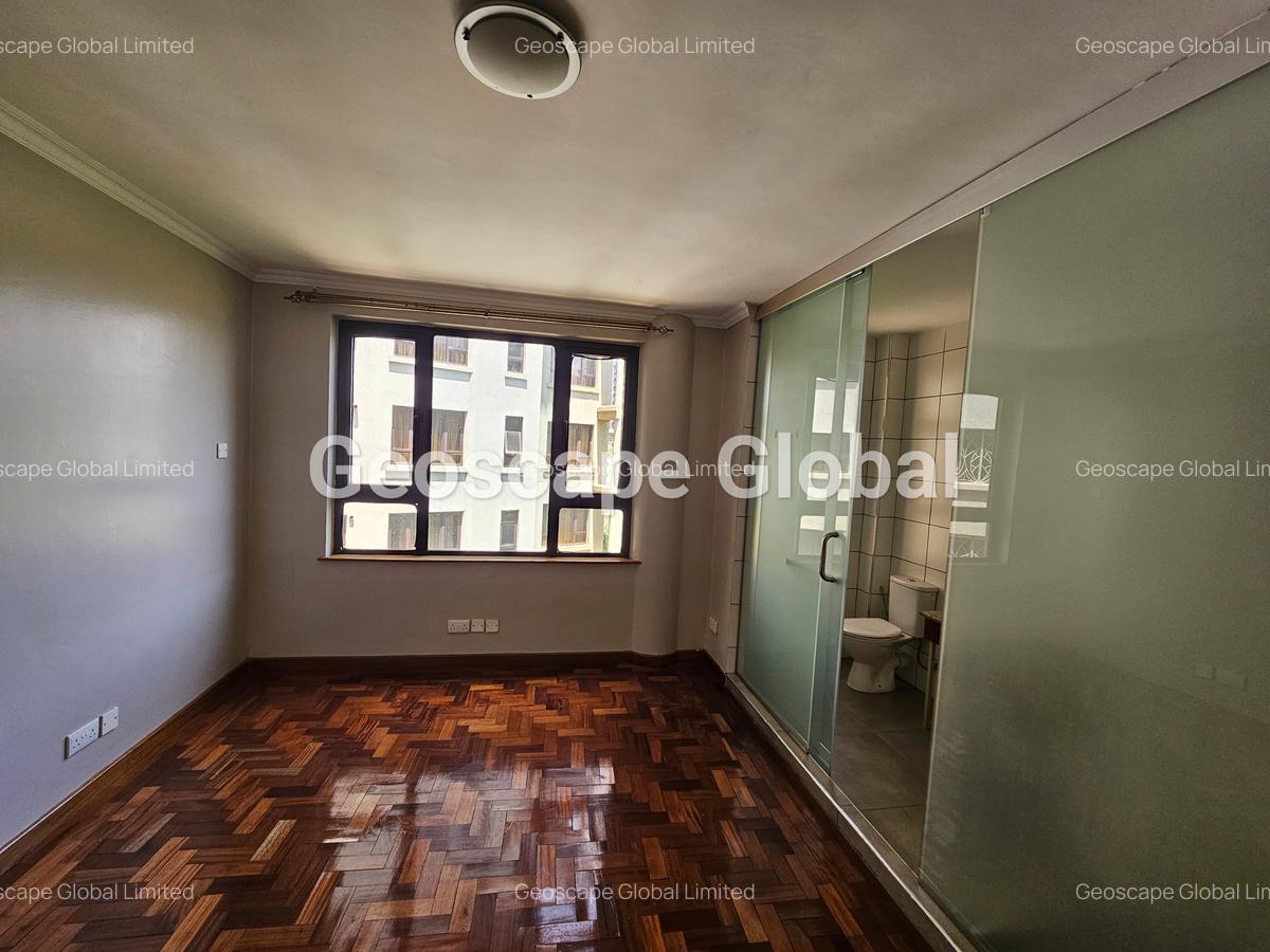 3 Bed Apartment with En Suite in Riverside - 11
