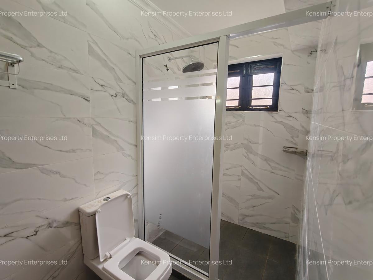 5 Bed House with En Suite in Runda - 13