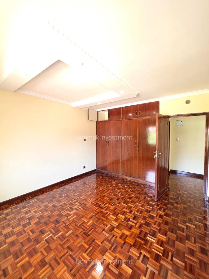 4 Bed Townhouse with En Suite at Lavington - 16