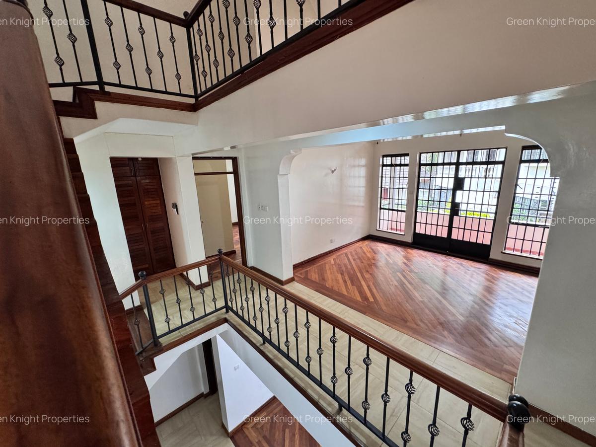 5 Bed Townhouse with En Suite in General Mathenge - 8