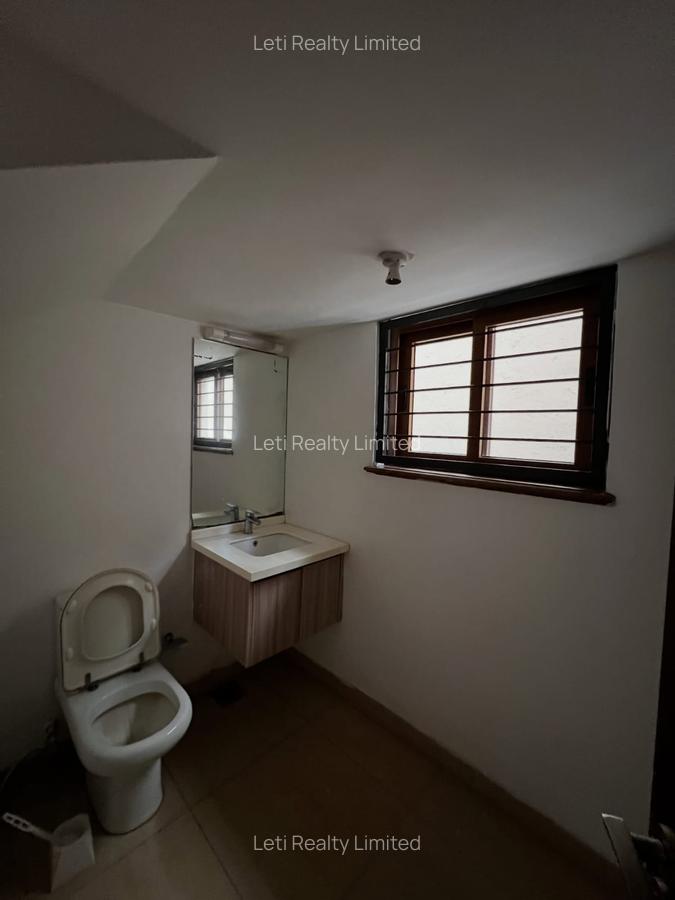 5 Bed Townhouse with En Suite in Kileleshwa - 12
