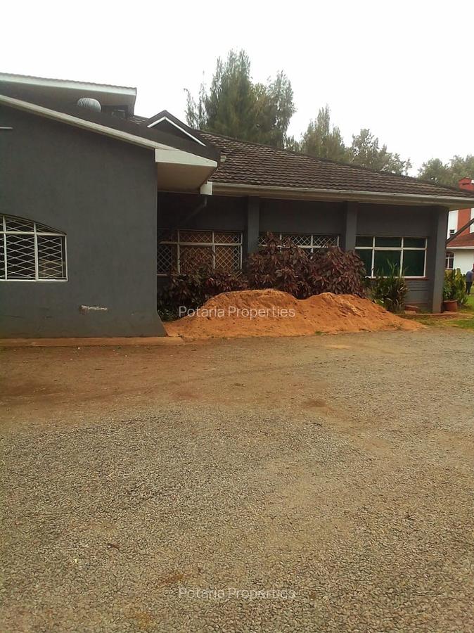Commercial Property with Parking in Lavington - 4