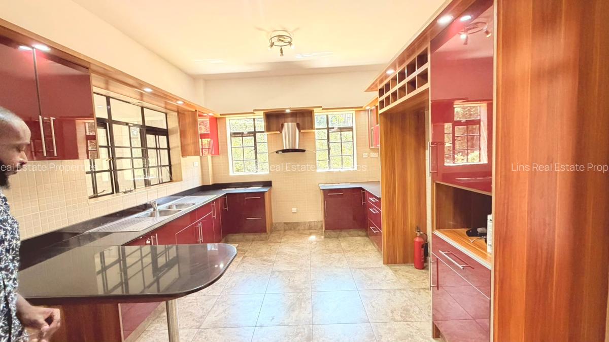 5 Bed Townhouse with En Suite in Kitisuru - 15