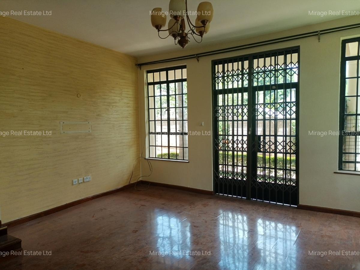 5 Bed Townhouse with En Suite in Lavington - 16