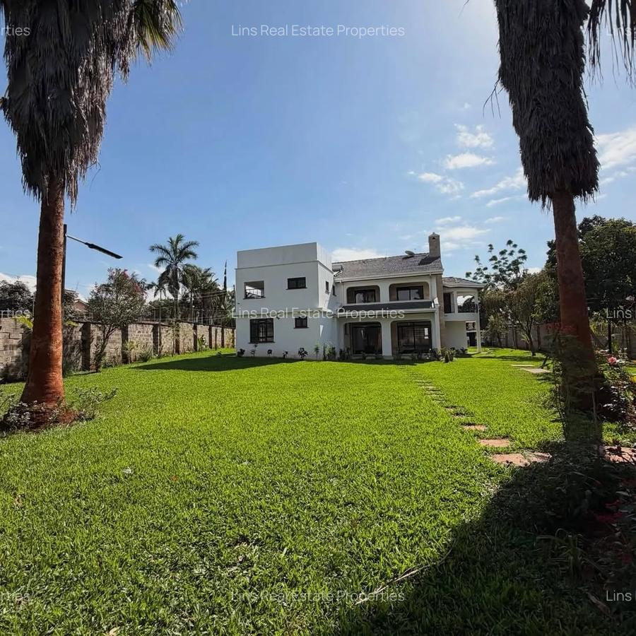 5 Bed House with En Suite in Runda - 2
