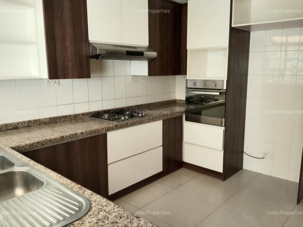 3 Bed House with En Suite at Karen Road - 17