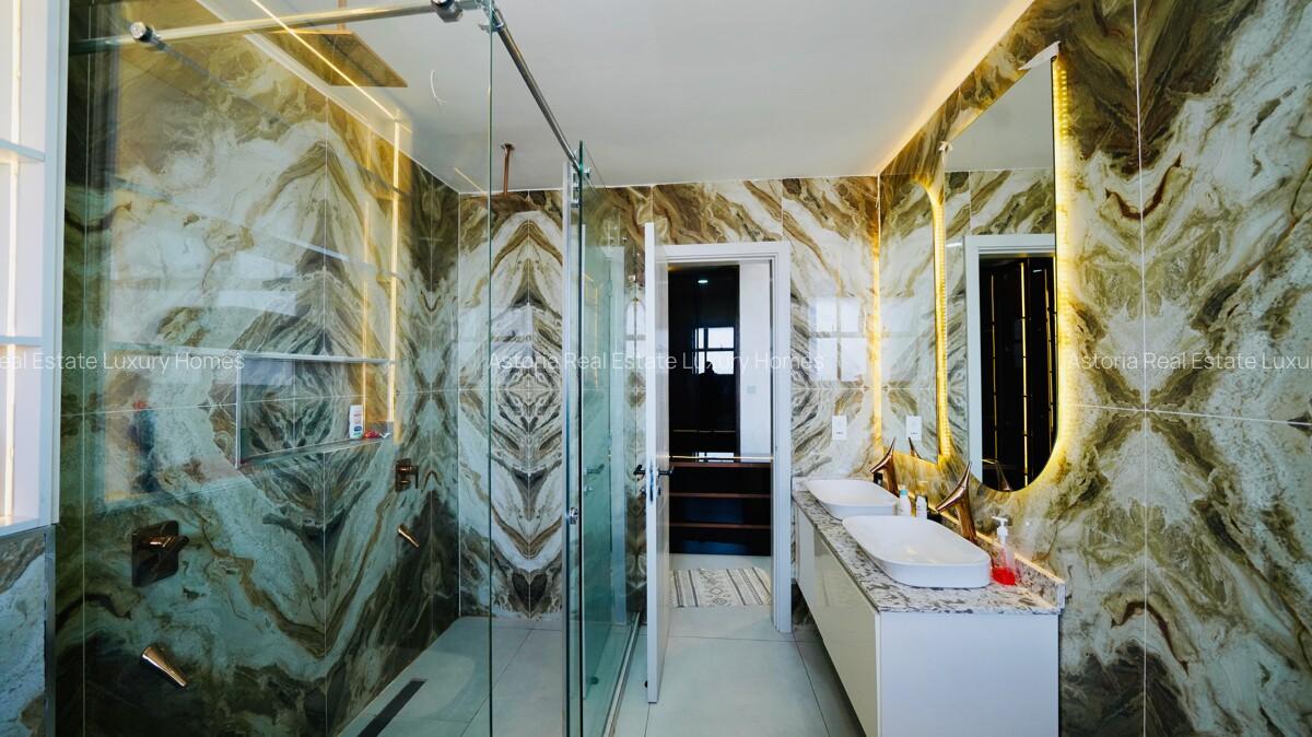4 Bed Apartment with En Suite at 2026-510 - 14