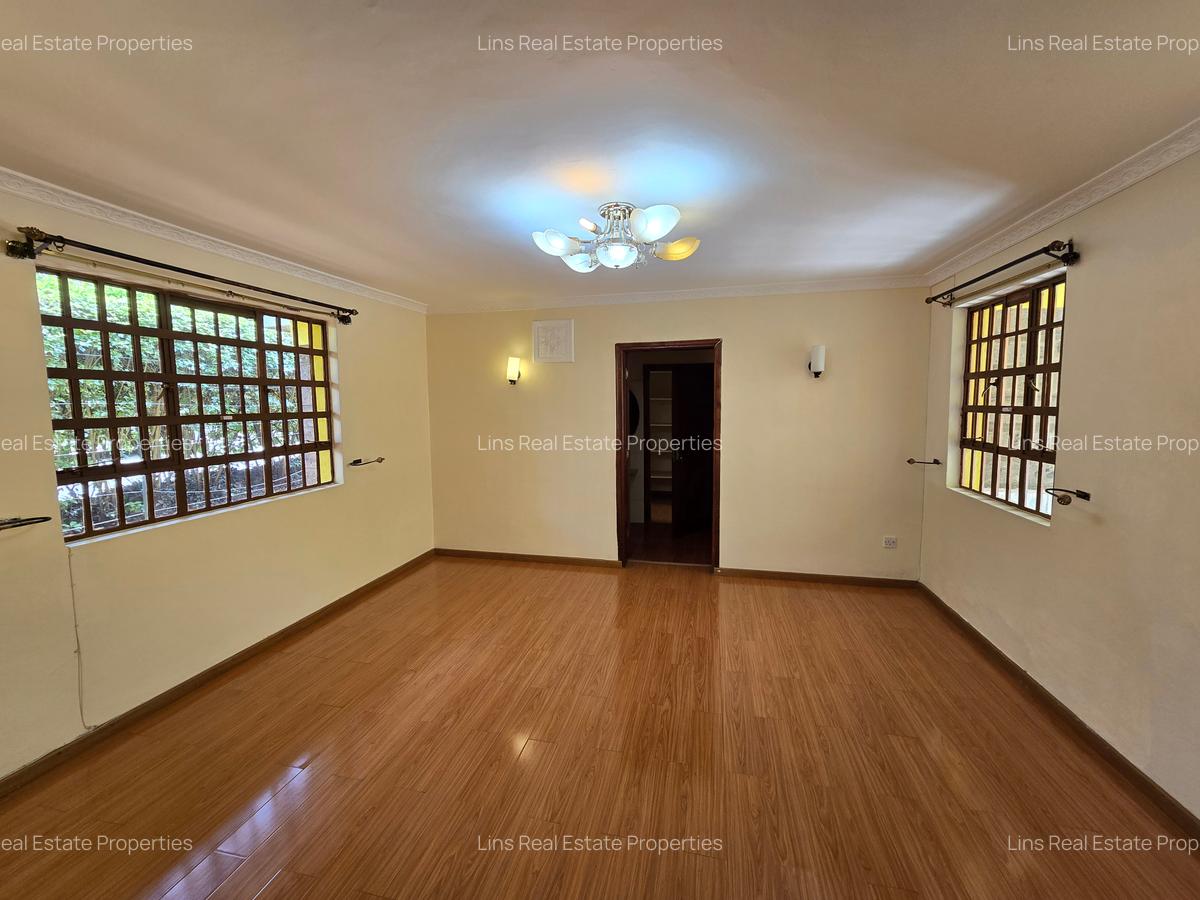 4 Bed House with En Suite in Runda - 2