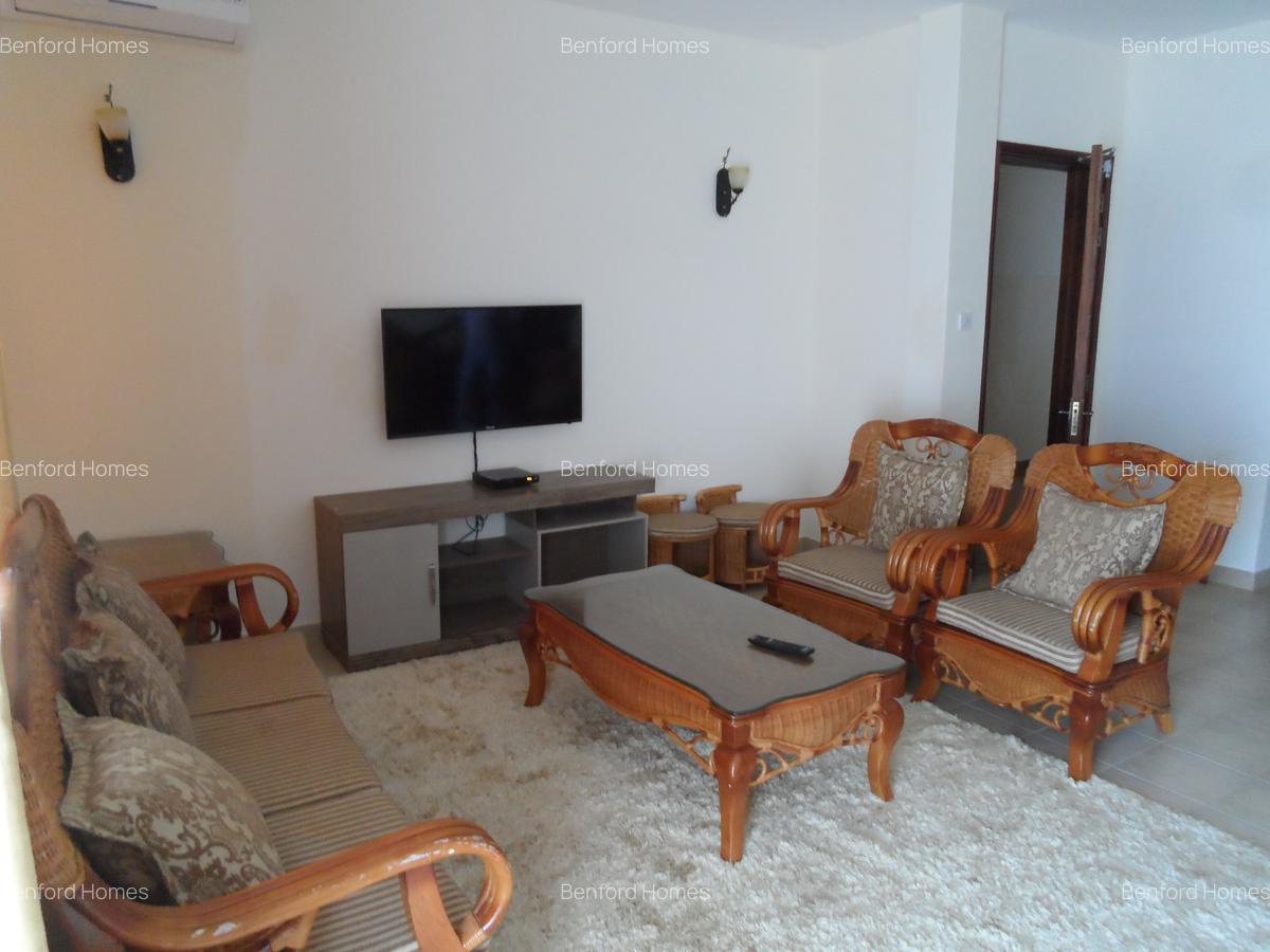 Serviced 3 Bed Apartment with En Suite at Links - 12