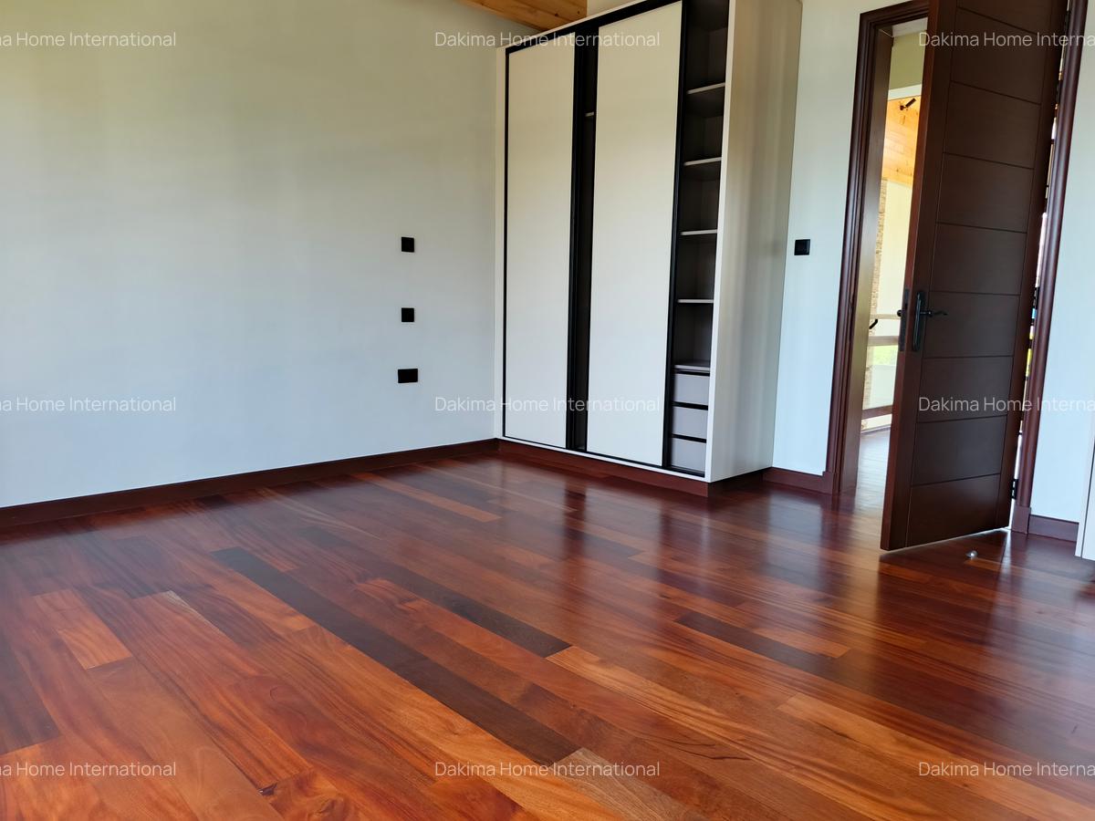 4 Bed House with En Suite in Runda - 16