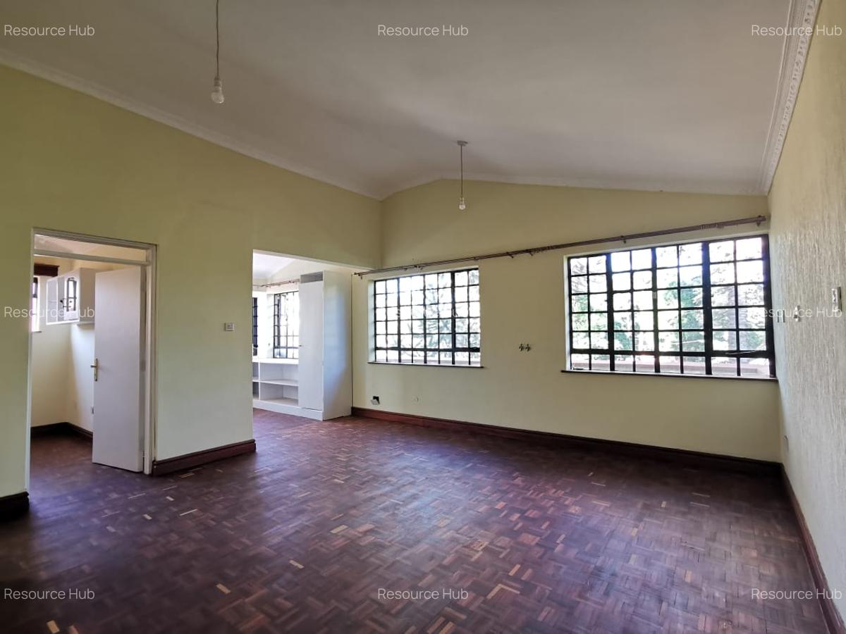 4 Bed House with En Suite at Mountain View - 12
