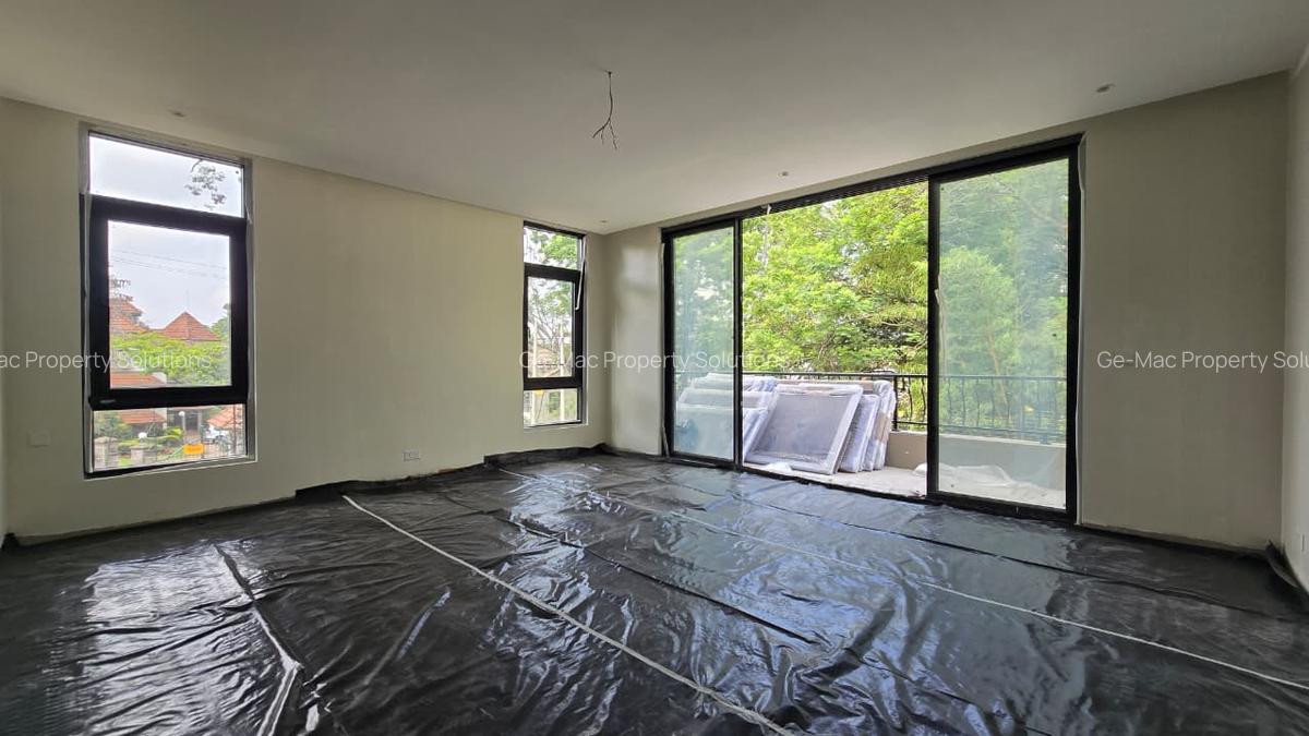 5 Bed Townhouse with En Suite in Lavington - 3