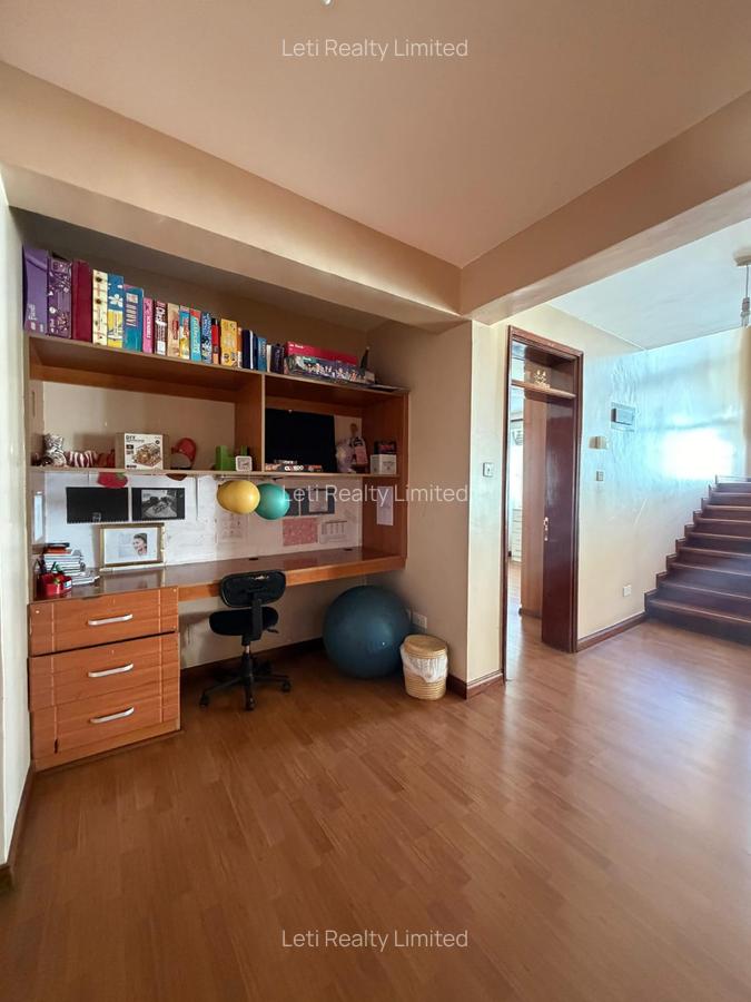 4 Bed Townhouse with En Suite in Lavington - 11