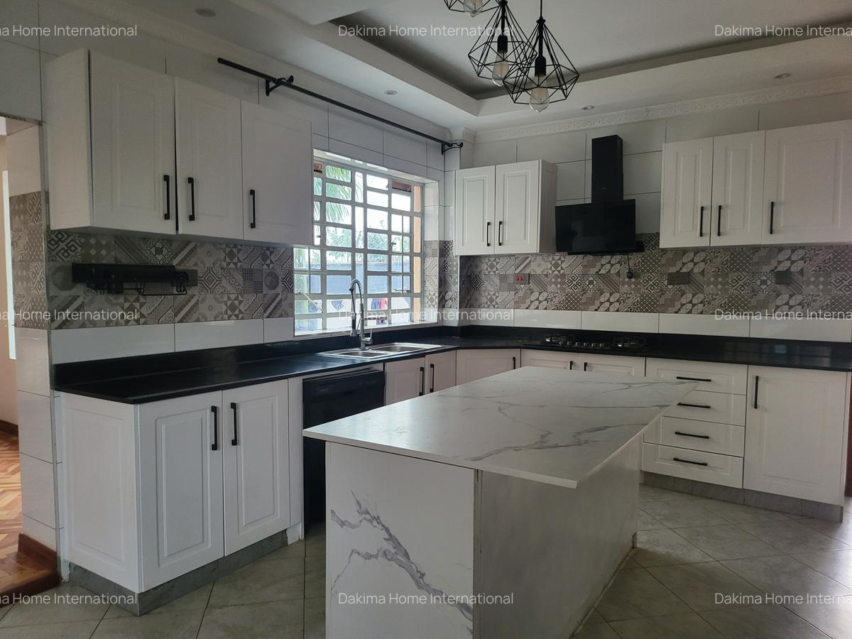 5 Bed House with En Suite in Runda - 3