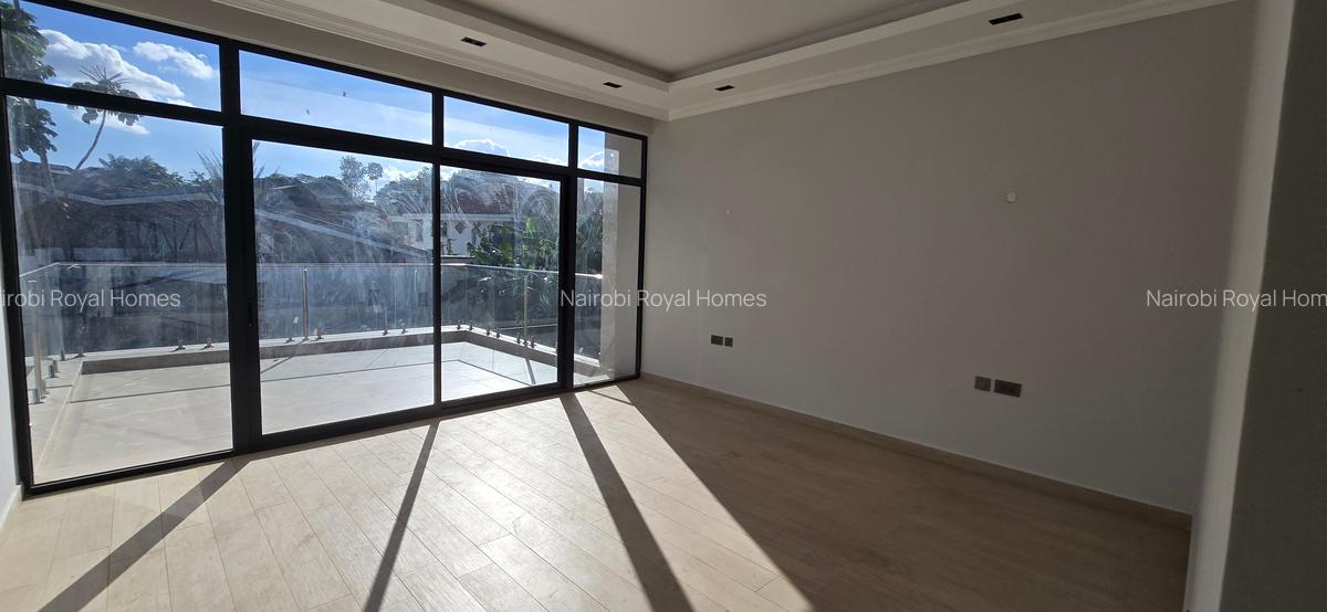 5 Bed Townhouse with En Suite at Lavington Green - 18